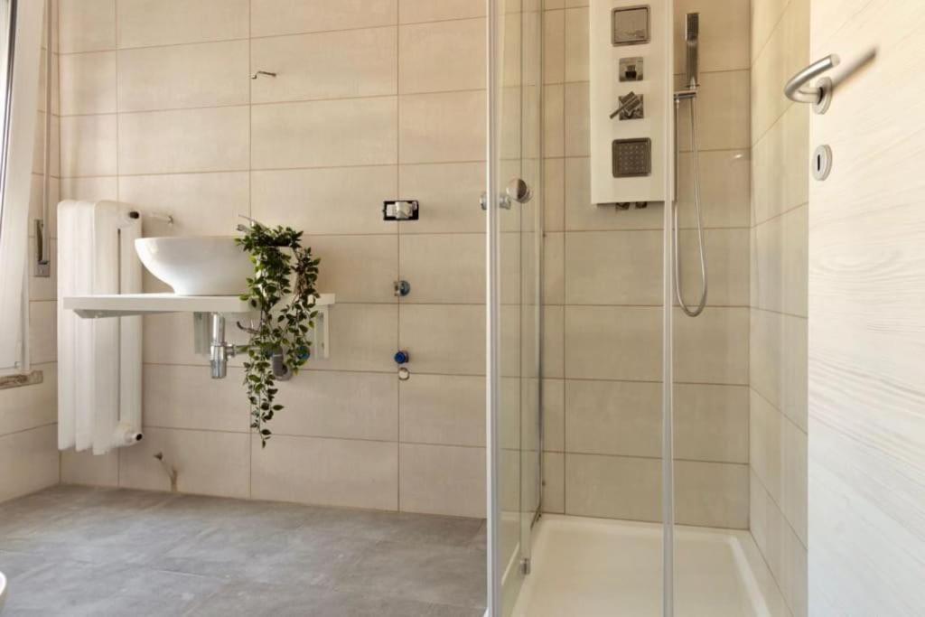 One Flat/Studio,Busto ArsizioCenter,With Terrace ภายนอก รูปภาพ