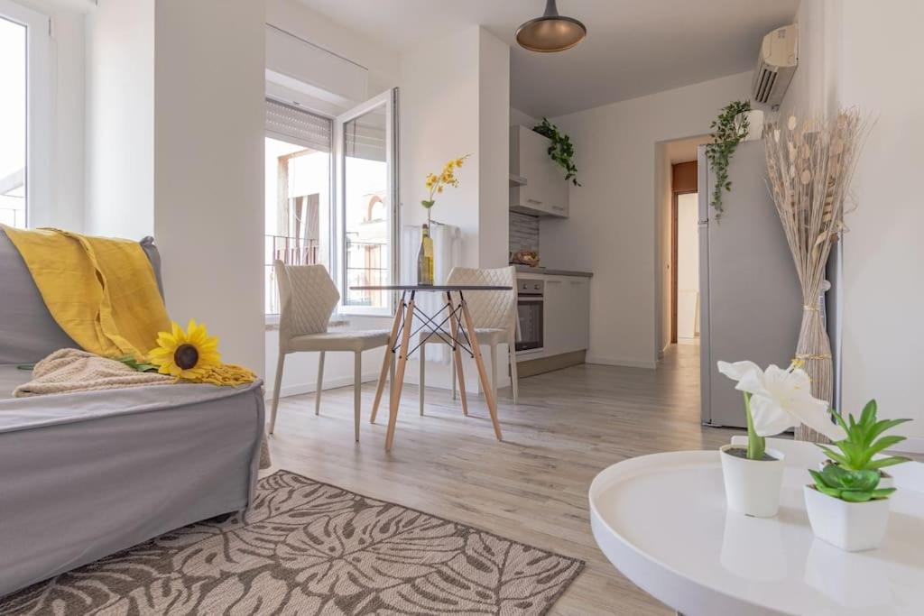 One Flat/Studio,Busto ArsizioCenter,With Terrace ภายนอก รูปภาพ
