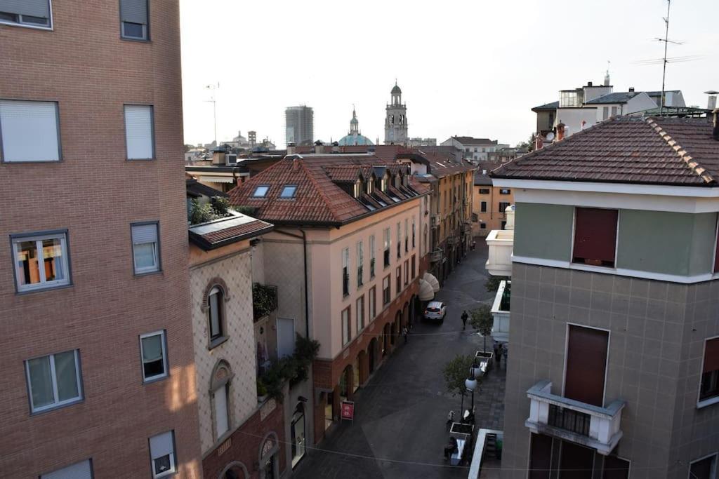 One Flat/Studio,Busto ArsizioCenter,With Terrace ภายนอก รูปภาพ